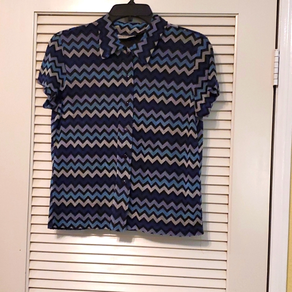 BRIGGS PETITE ROUND NECK BUTTON DOWN TOP